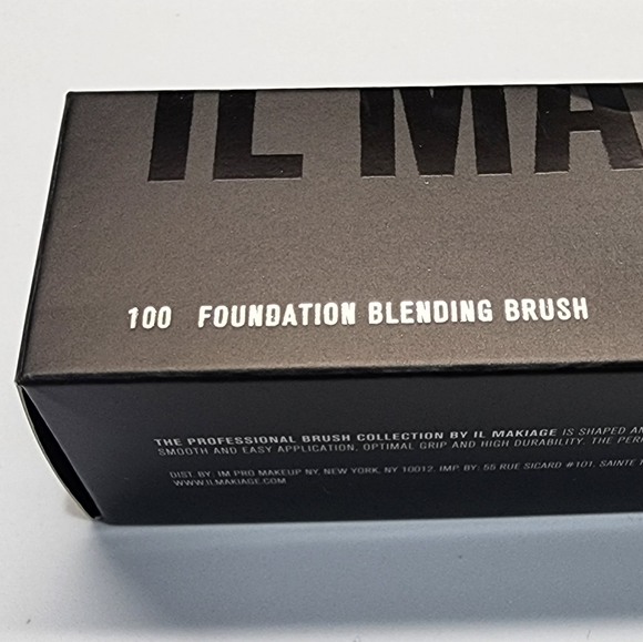 IL MAKIAGE Makeup Brand New Il Makiage Ultra Soft Dome Shaped